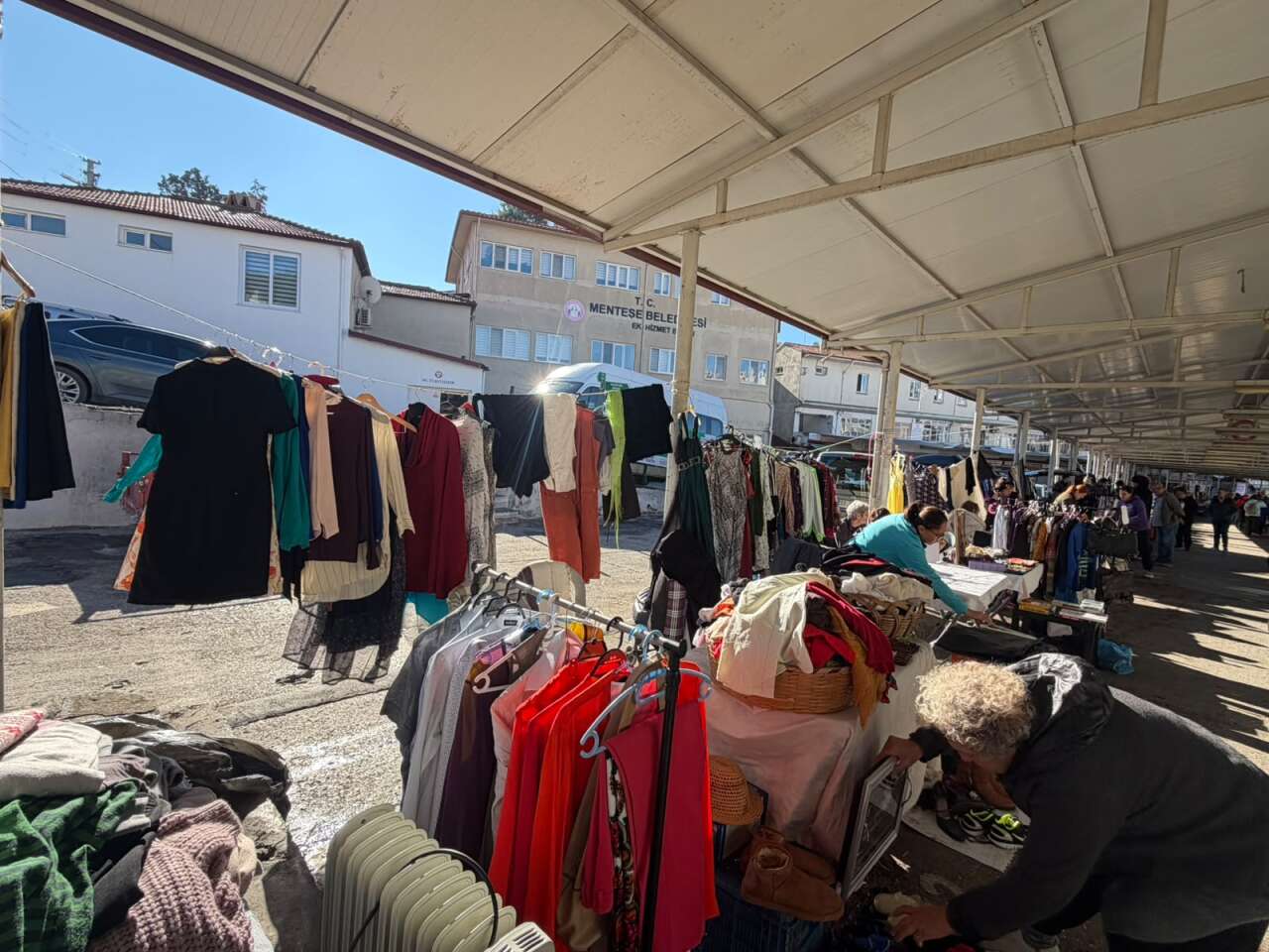 Menteşe’de 2. El Pazarı Kuruldu: Alıcılarını Bekliyor 4